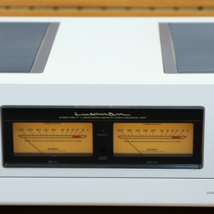 Amply Luxman L590A hàng Demo đẹp xuất sắc